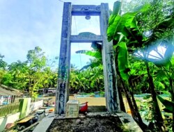 Tak Kunjung Diperbaiki Pemerintah, Warga Muncar Iuran Rp 100 ribu Perbaiki Jembatan Ambrol
