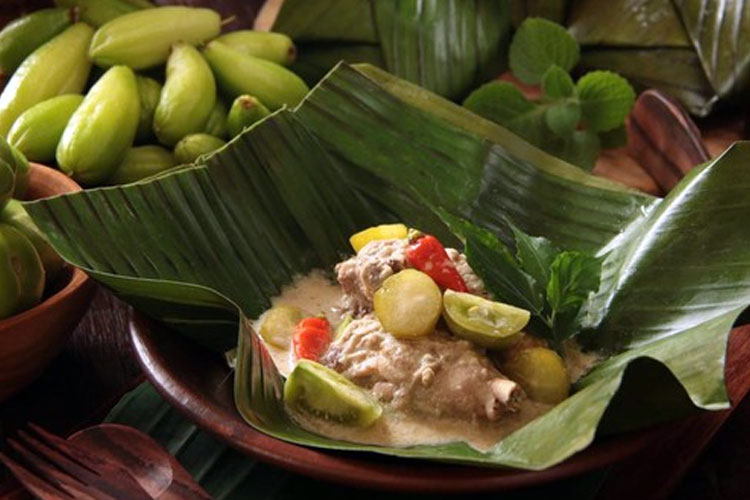 makanan-trasional-nusantara-yang-dibungkus-daun-pisang-–-times-banyuwangi