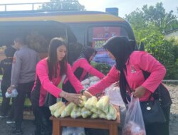 Valentine Day, Mayur Kamtibmas Polresta Banyuwangi Berbagi Sayur di Desa Sukonatar