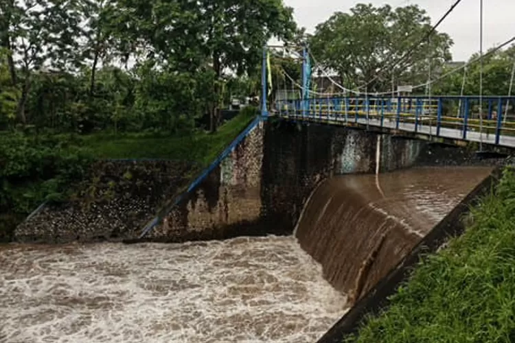 debit-air-bendung-setail-kecamatan-genteng-banyuwangi-naik-hingga-6.000-liter-per-detik