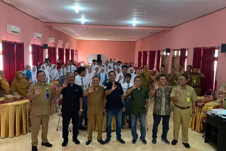kembangkan-budaya-menulis,-smkn-1-tegalsari-gelar-pelatihan-jurnalistik