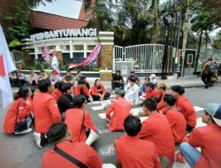 Tampung Aspirasi Mahasiswa, Michael Edy Hariyanto, S.H.,M.H., Rela Duduk di Jalan