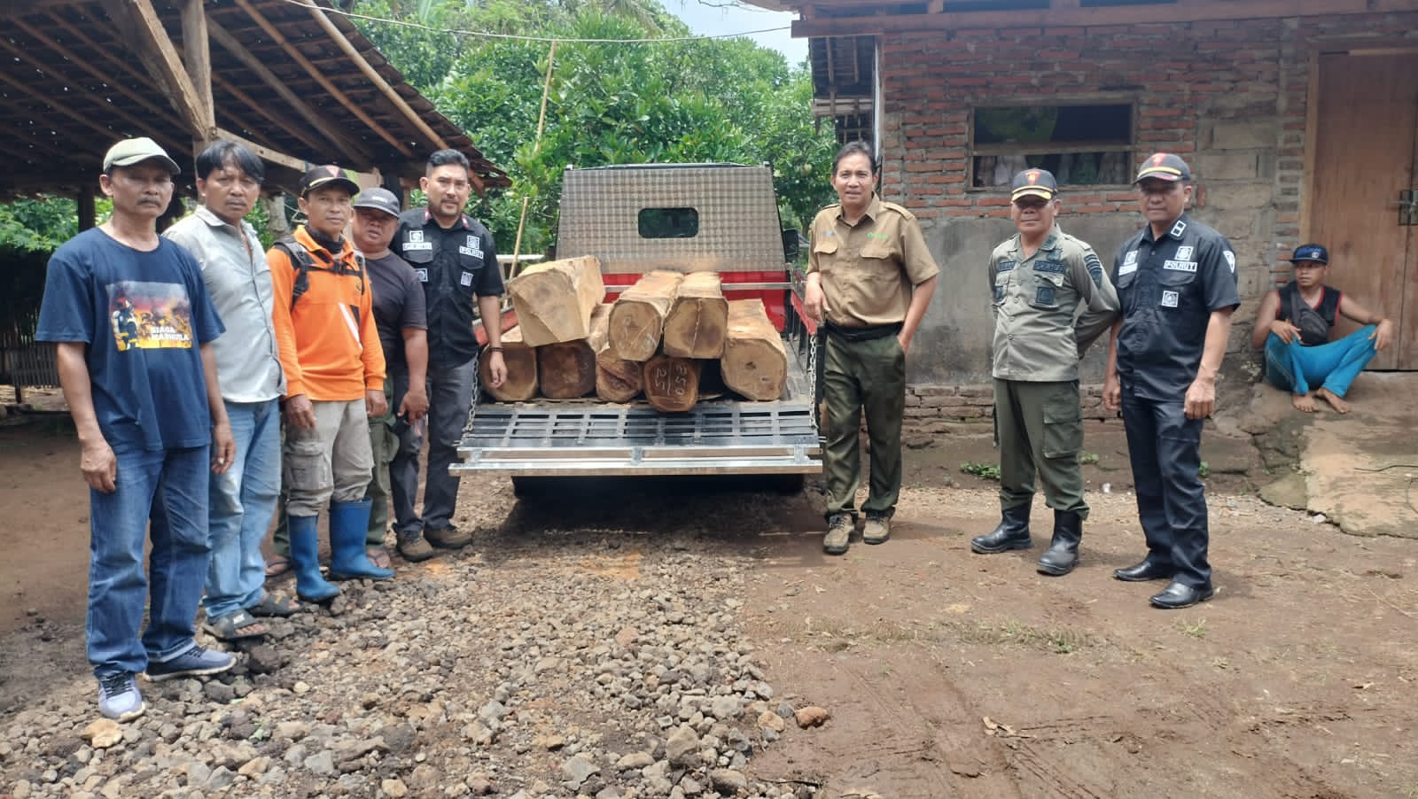 26-batang-kayu-jati-diduga-hasil-ilegal-logging-diamankan-petugas-gabungan