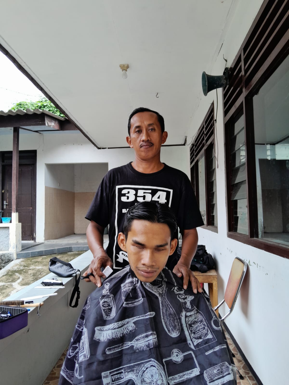 cerita-tukang-cukur-di-banyuwangi-rutin-beri-layanan-gratis-bagi-lansia,-difabel,-hingga-odgj
