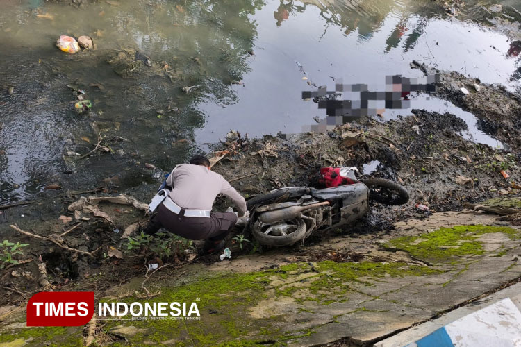 motor-nyungsep-ke-sungai-depan-spbu-ploso-pacitan,-pengemudi-meninggal-di-tkp-–-times-banyuwangi