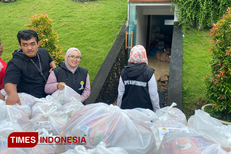 ipuk-mujiono-dilantik,-hipmi-banyuwangi-gelontorkan-ratusan-paket-sembako-–-times-banyuwangi