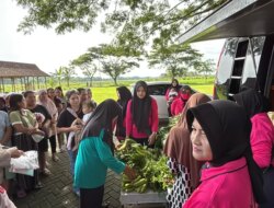 Mayur Kamtibmas Polresta Banyuwangi Berbagi Sayur di RTH Singojuruh