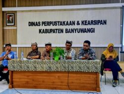Dewan Kesenian Belambangan (DKB) Banyuwangi Menggelar Bedah Buku “Jejak Kritik” Karya Moh Husen