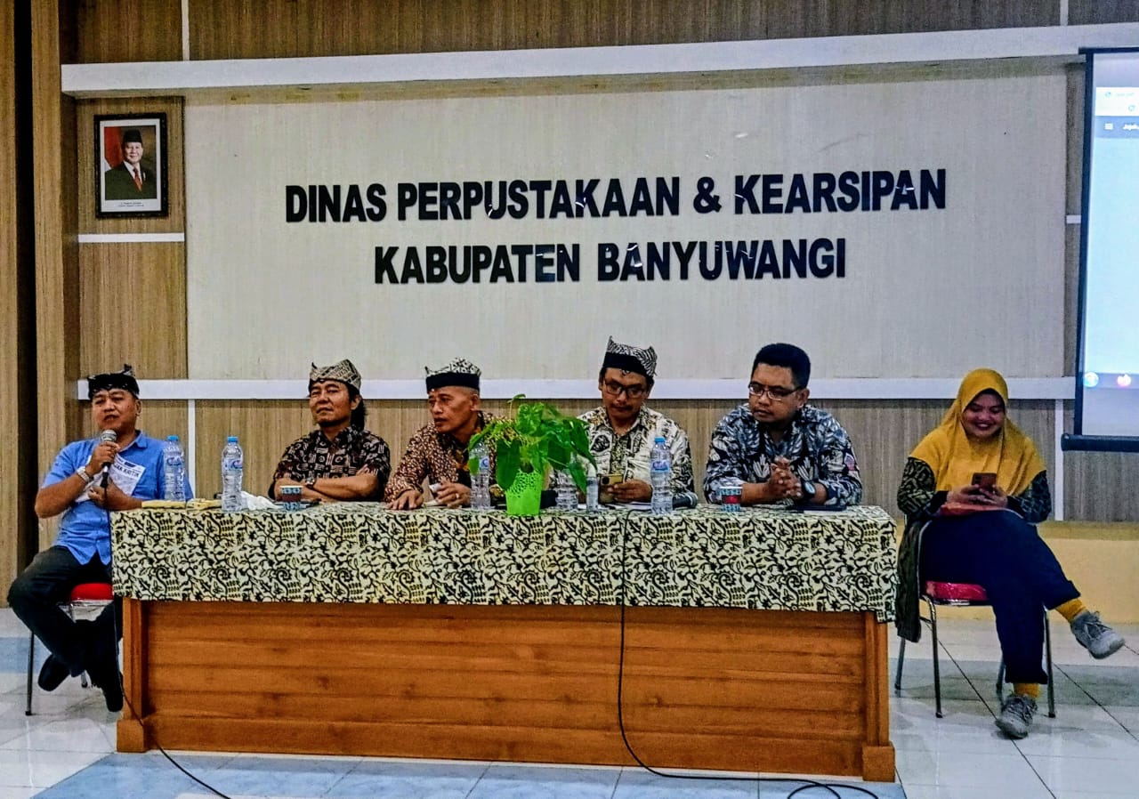 dewan-kesenian-belambangan-(dkb)-banyuwangi-menggelar-bedah-buku-“jejak-kritik”-karya-moh-husen