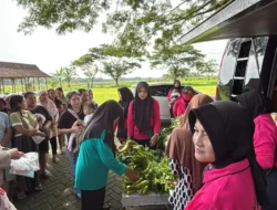 Polresta Banyuwangi Bagi-bagi Sayuran Gratis ke Masyarakat dan Kampanye Kamtibmas