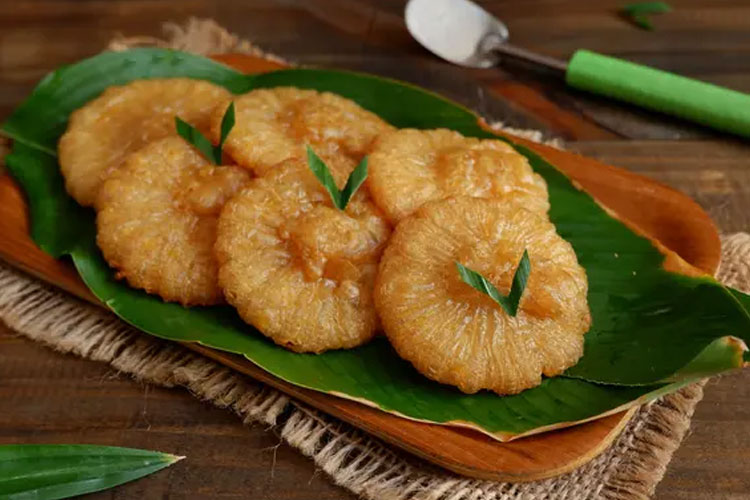 jajanan-pasar-kue-cucur-yang-jadi-simbol-kemakmuran-–-times-banyuwangi