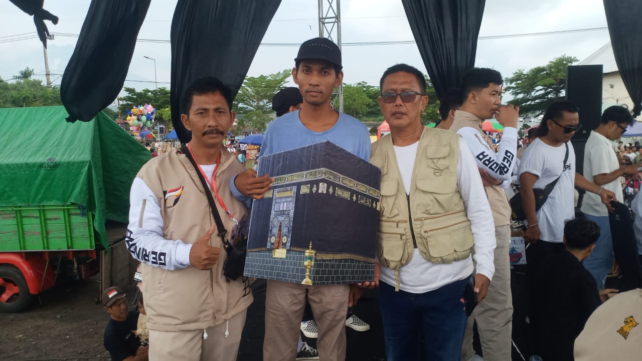 moh.-sofyan,-warga-alasrejo,-menang-hadiah-umroh-dalam-jalan-sehat-hut-ke-17-partai-gerindra