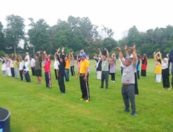Jaga Stamina, Penyaji Yoga Bekali Ratusan Jamaah Calon Haji Sabilillah Banyuwangi