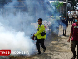 Brantas Nyamuk DBD, Kokoon Hotel Banyuwangi Gelar Fogging di Pemukiman Sekitar – TIMES Banyuwangi