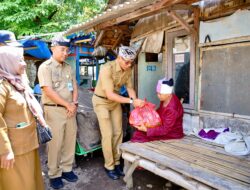 Pemkab Banyuwangi Distribusikan Ribuan Paket Sembako Pengganti Karangan Bunga