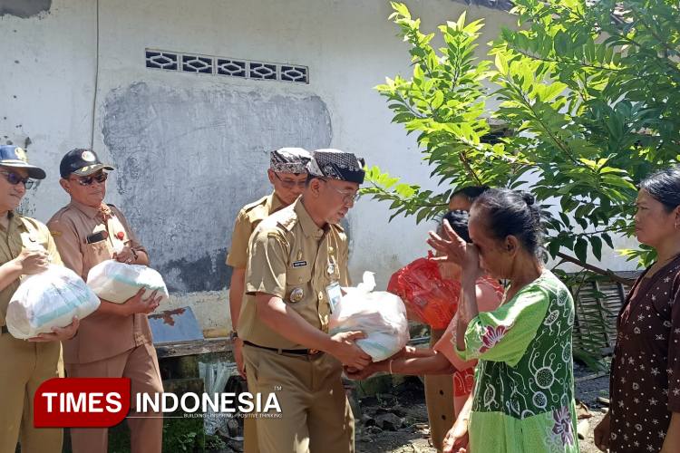 pemkab-banyuwangi-gelontorkan-ribuan-paket-sembako-pengganti-karangan-bunga-–-times-banyuwangi