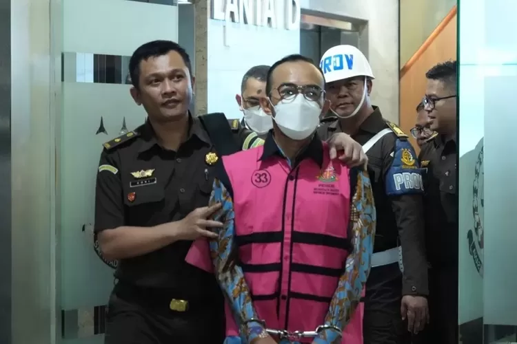 skandal-bbm-pertamina,-manipulasi-ron-90-jadi-92,-negara-rugi-rp193,7-triliun-–-radar-banyuwangi