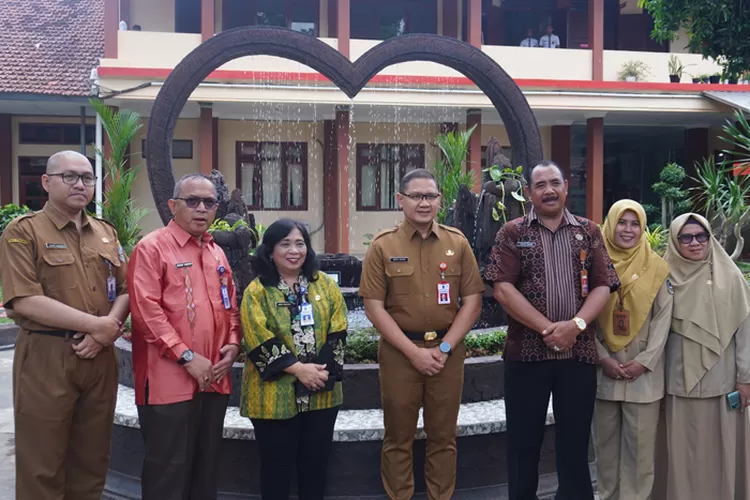 ini-alasan-kadinprovjatim-memilih-sman-1-giri-taruna-bangsa-saat-kunjungan-dadakan-di-banyuwangi