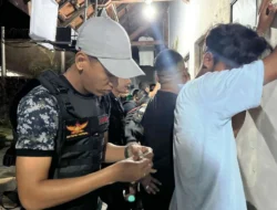 Jaga Kondusivitas Selama Bulan Ramadan, Petugas Lapas Banyuwangi Geledah Kamar Hunian
