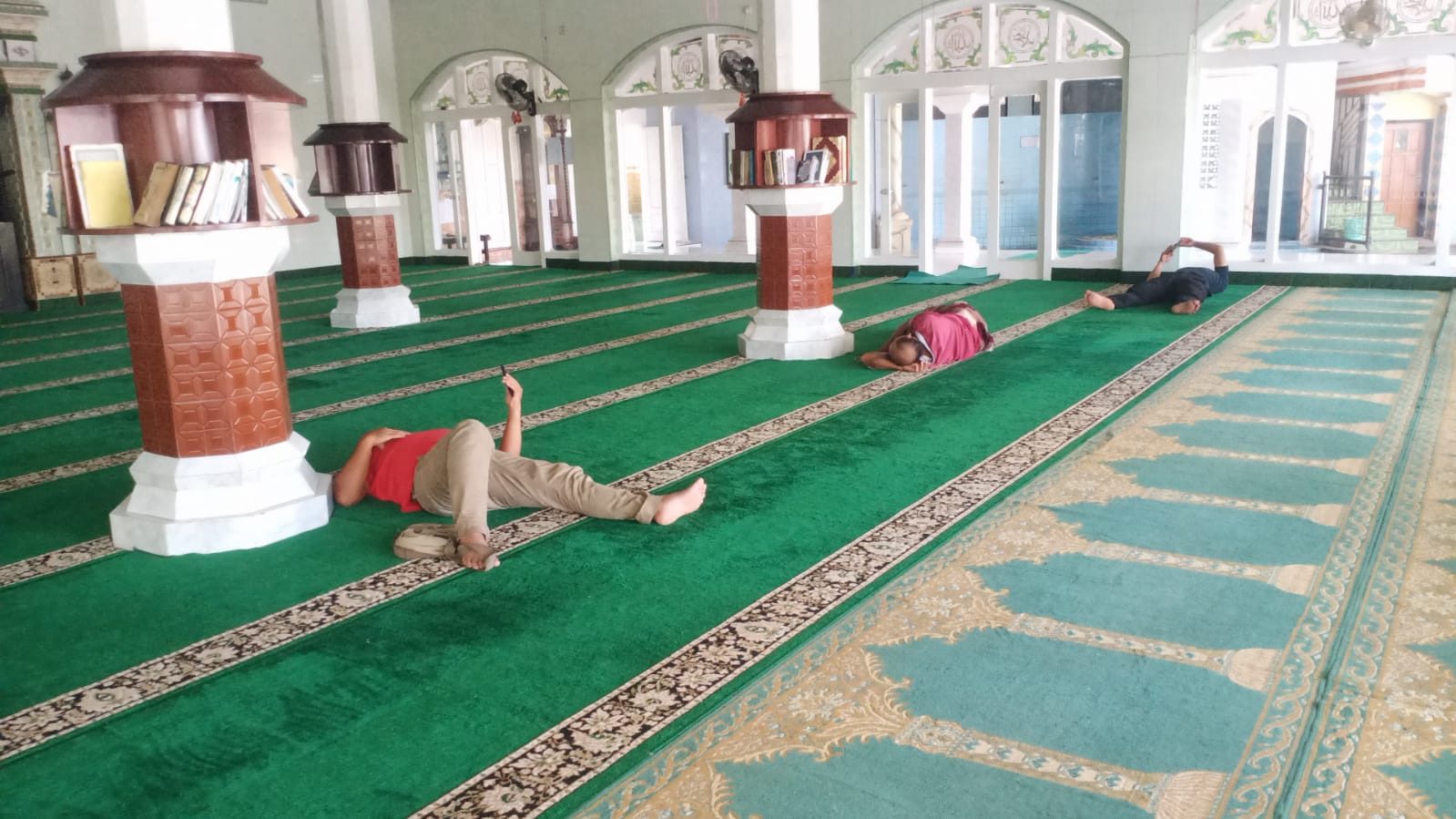 nyaman-dan-sejuk,-masjid-jadi-tempat-istirahat-favorit-di-bulan-puasa