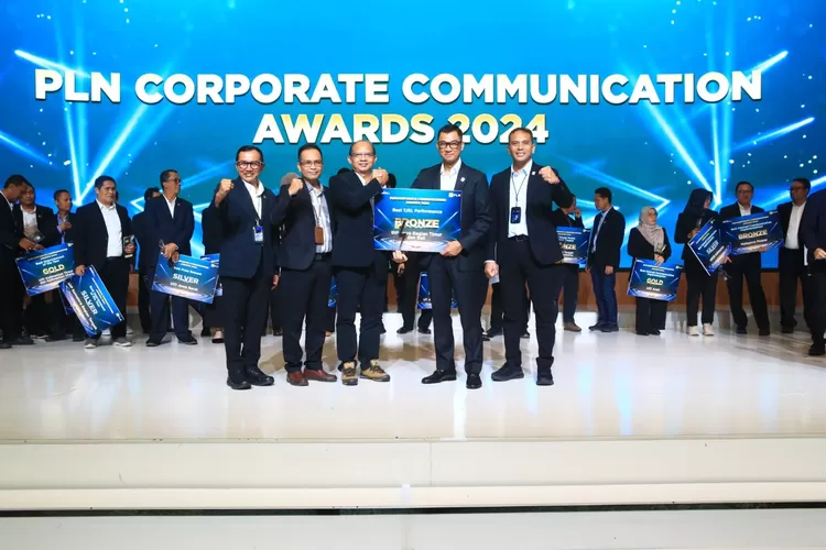 jelang-ramadan,-pln-uip-jbtb-raih-penghargaan-best-tjsl-performance-di-corcom-award-2025