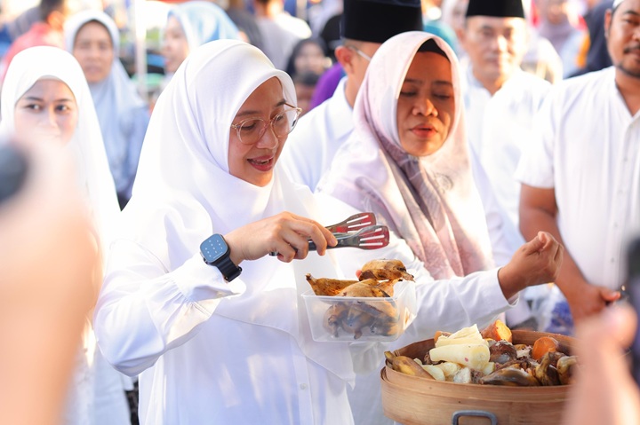 pasar-takjil-resmi-digelar-di-seluruh-kecamatan,-bupati-ipuk:-ayo-dukung-umkm-banyuwangi