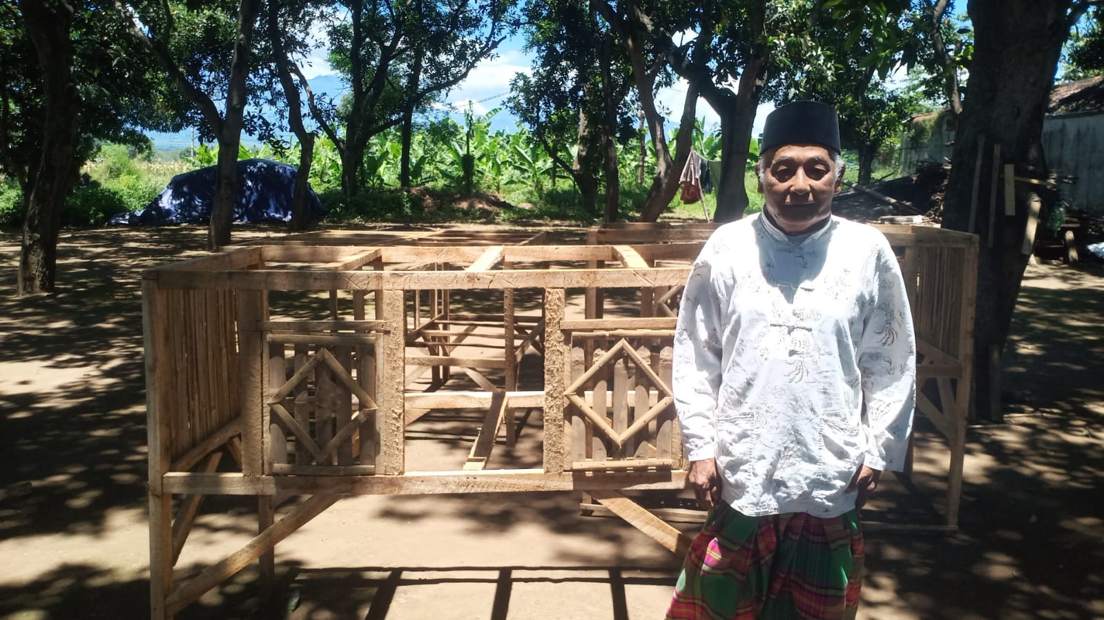 mbah-sunoto,-pengrajin-bambu-di-alasrejo-yang-bertahan-di-tengah-keterbatasan