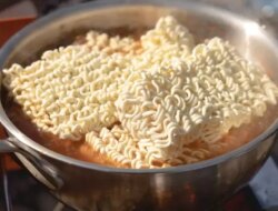 4 Alasan Jangan Makan Mie Instan Saat Berbuka dan Sahur Ramadhan Anda