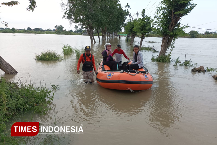 banjir-luapan-kali-lamong-dan-bengawan-solo-meluas-di-7-kecamatan-gresik-–-times-banyuwangi
