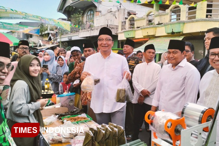 pasar-takjil-terbesar-di-gresik-hadir-kembali,-aneka-kuliner-tersaji-–-times-banyuwangi