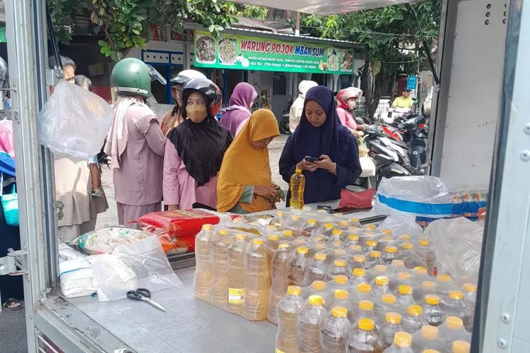 bulog-banyuwangi-jamin-stok-beras-elpiji-aman-hingga-lebaran