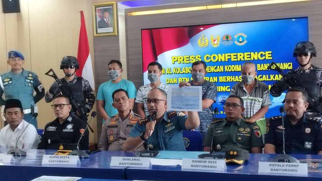lanal-banyuwangi-dan-kodim-0825-tangkap-komplotan-pengebom-ikan-di-perairan-timur-jawa