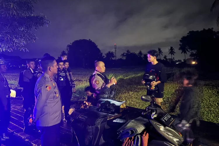antisipasi-balap-liar-dan-perang-sarung,-polresta-banyuwangi-semakin-intens-patroli