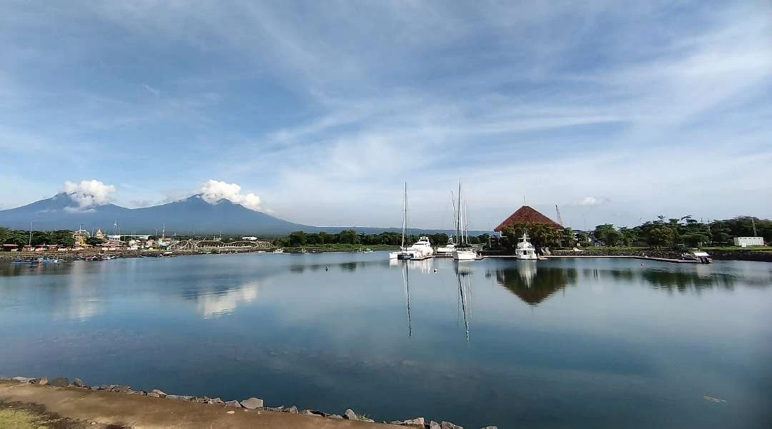 kapal-pesiar-asing-segera-bisa-langsung-sandar-di-dermaga-pantai-boom-marina-banyuwangi