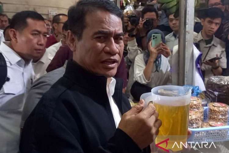 mentan-minta-polisi-usut-produsen-minyakkita-yang-kurangi-takaran-–-times-banyuwangi