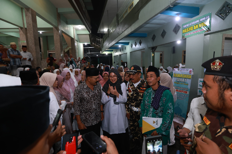 bupati-banyuwangi-blusukan-ke-masjid,-kenalkan-asta-cita-prabowo-–-times-banyuwangi