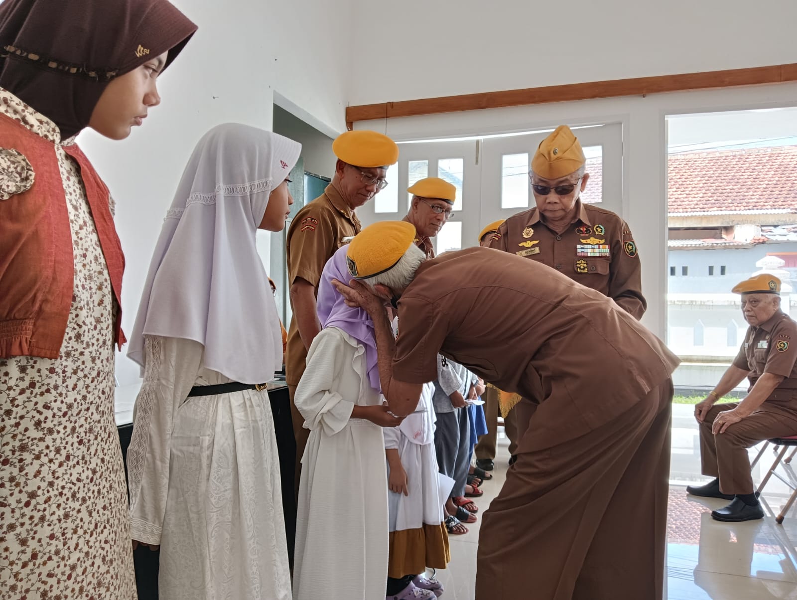 lvri-dan-piveri-kabupaten-banyuwangi-berikan-santunan-kepada-anak-yatim