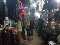 Pasar Galekan Bajulmati Mulai Ramai di Malam Hari, Pedagang Raup Berkah Ramadan