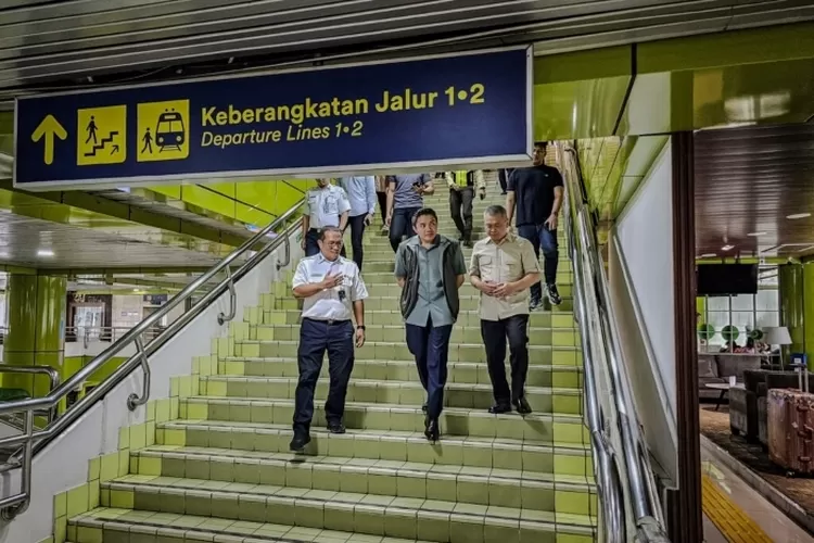 mudik-lebaran-di-stasiun-gambir-makin-canggih,-boarding-cuma-5-detik