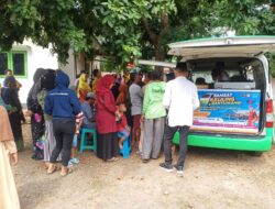 Antusias Warga Wongsorejo Bayar Pajak di Samsat Keliling, Rela Menunggu Sejak Pagi