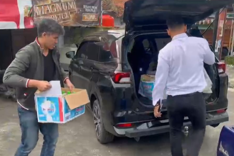 polres-majalengka-gerebek-pedagang-miras-oplosan,-ratusan-botol-ciu-diamankan-–-times-banyuwangi