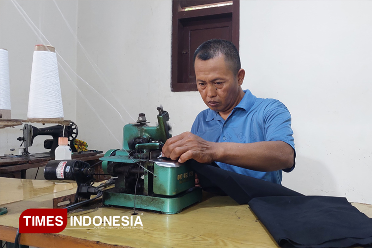 perubahan-tren,-tukang-jahit-di-banyuwangi-sepi-order-lebaran-–-times-banyuwangi