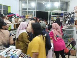 Menjelang Lebaran, Reni Shop Dibanjiri Pembeli Berburu Pakaian dan Perlengkapan