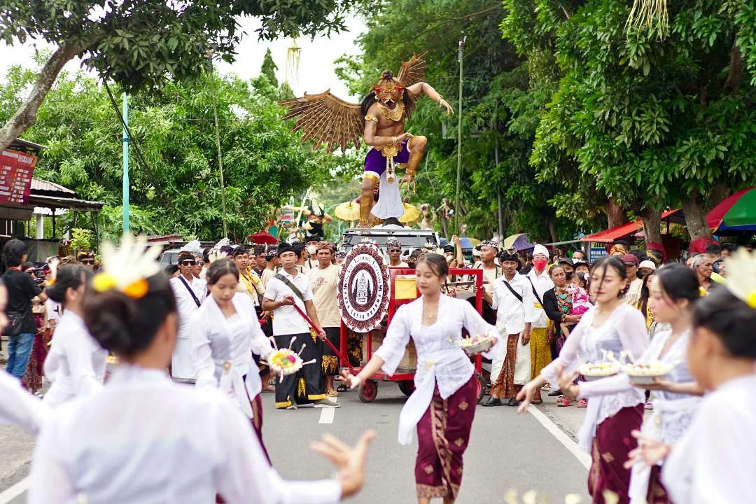 sambut-hari-raya-nyepi,-umat-hindu-di-banyuwangi-gelar-pawai-budaya