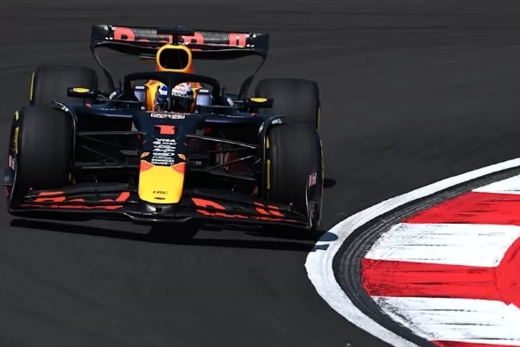 verstappen-tak-menyangka,-nyaris-salip-hamilton-di-sprint-qualifying