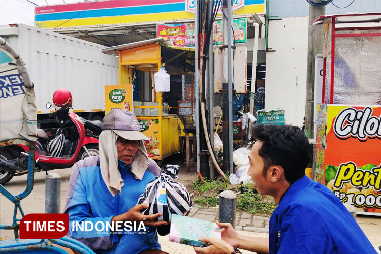 tukang-becak-di-pacitan-dapat-thr-dari-pmii,-begini-kisah-harunya-–-times-banyuwangi
