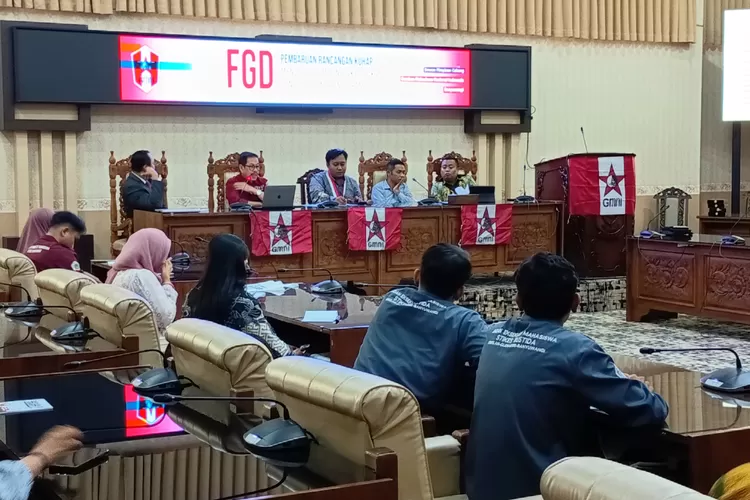 minimalkan-perselingkuhan-penegak-hukum,-dpc-gmni-banyuwangi-bedah-ruu-kuhap-–-radar-banyuwangi