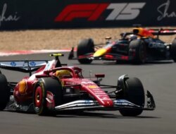 Hamilton Bungkam Kritik, Kemenangan Perdana Bareng Ferrari di China – Radar Banyuwangi