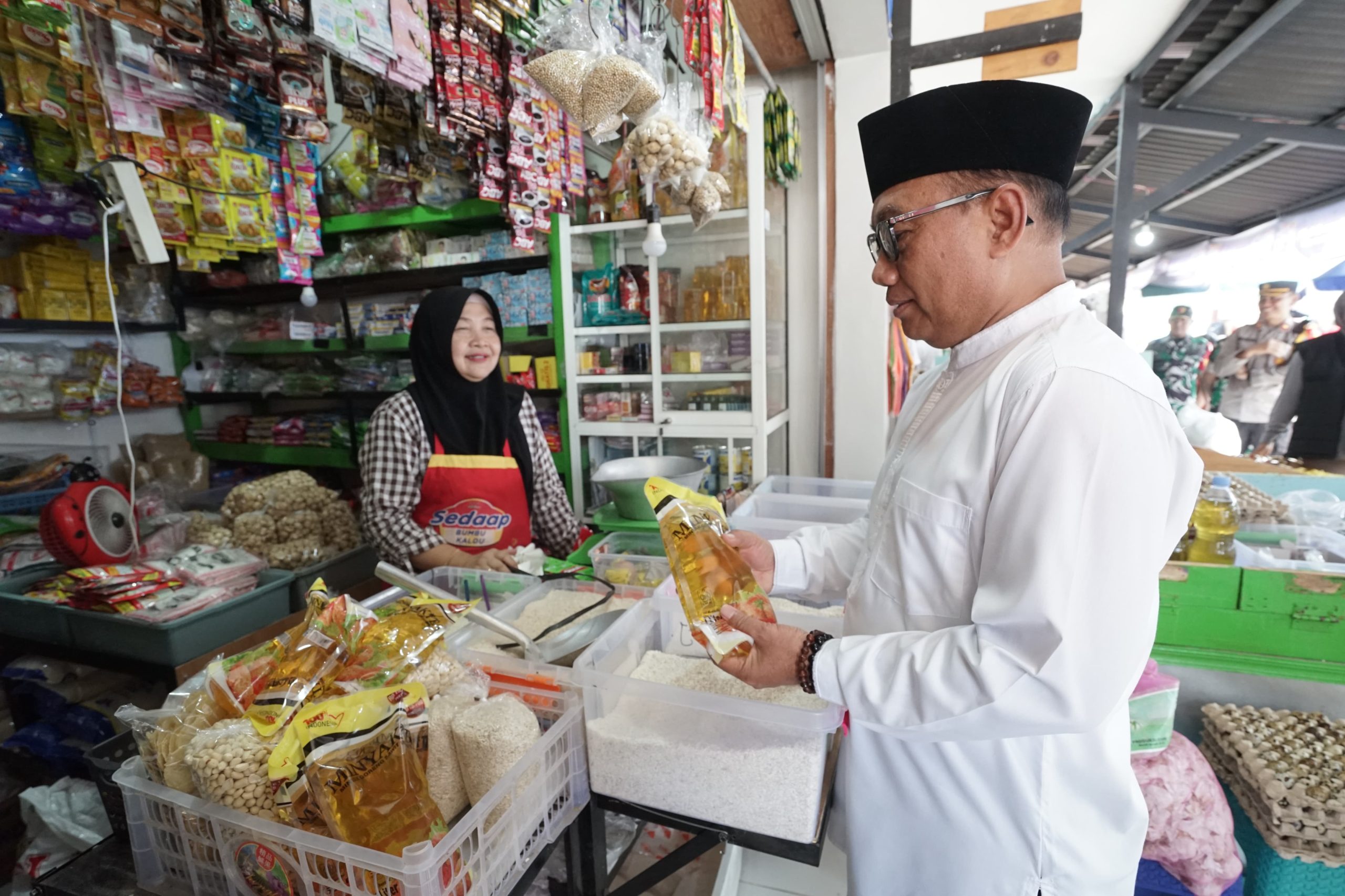 wabup-mujiono-tinjau-harga-dan-ketersediaan-bahan-pokok-jelang-lebaran