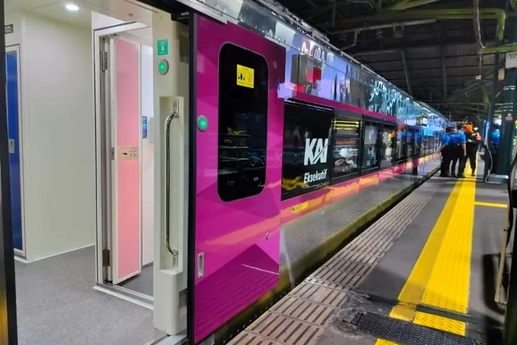 memasuki-h-8-lebaran,-stasiun-cirebon-mulai-dipadati-ribuan-pemudik